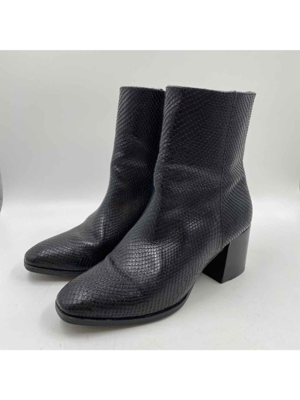 Baretraps Leather Women's Shoe Size 8 Black Textured Boots